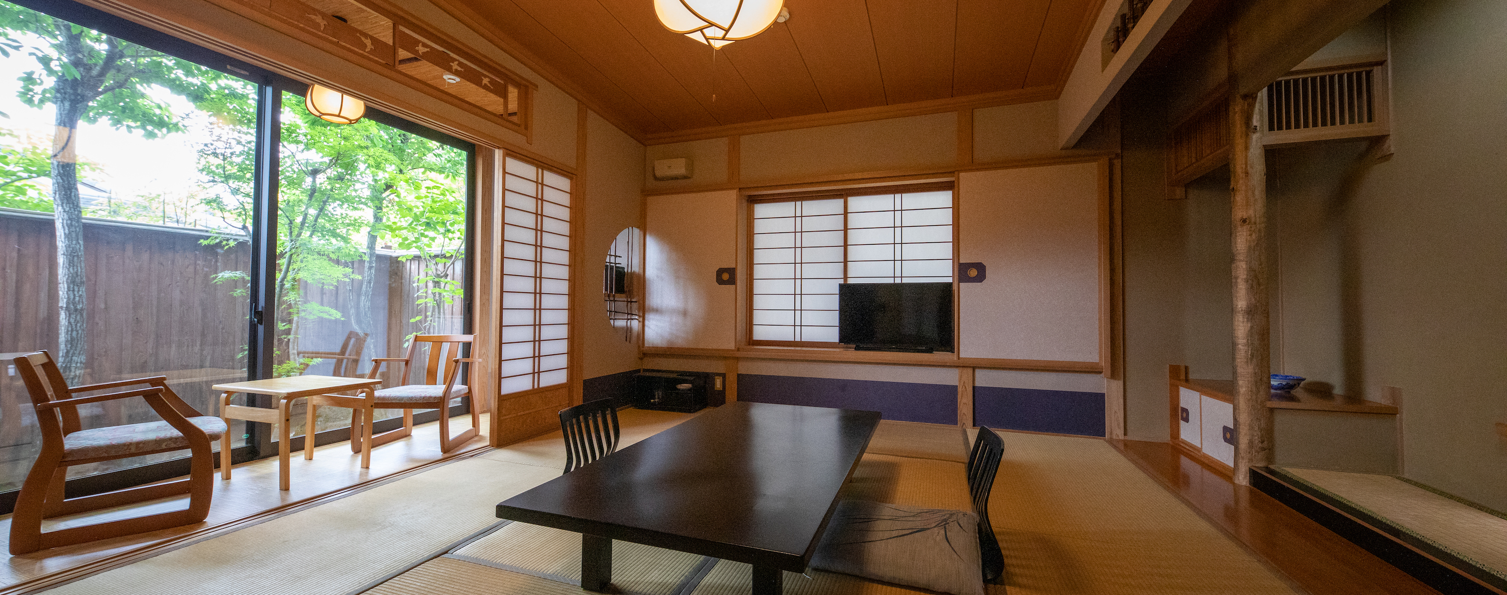 Independent houses with a private outdoor hot spring [10 Japanese tatami mat size] accommodating up to 4 guests